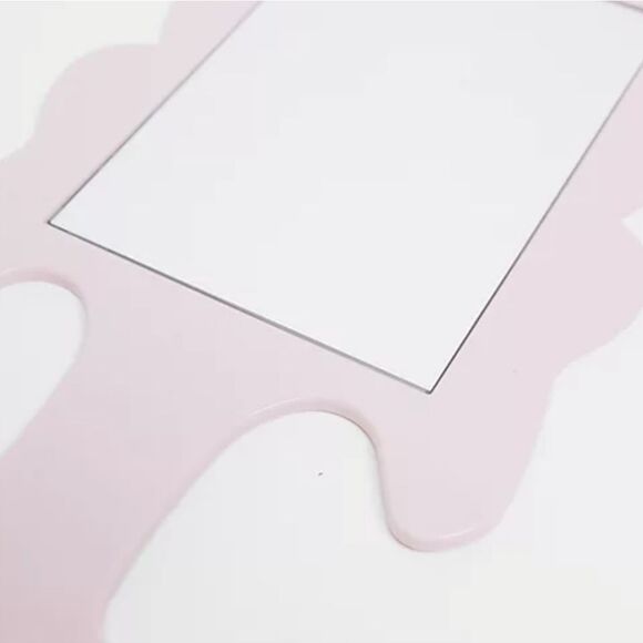 Revolution Beauty X Friends TV Show Lobster Mirror - Picture 5 of 5